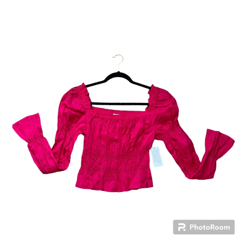 Women’s cotton ruched puff sleeve top.